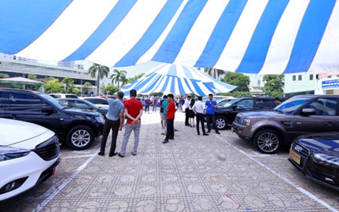 Nhieu oto cu 500 trieu o cho san xe Ha Noi hinh anh