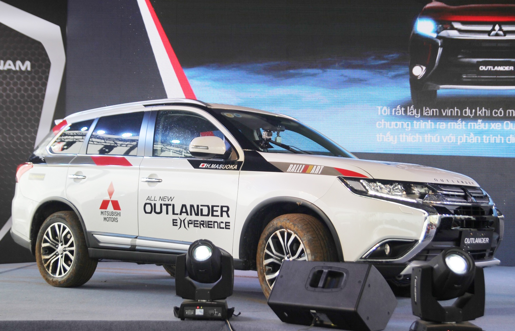 Mitsubishi Outlander 2016 ra mắt ở Việt Nam ảnh 1 Mitsubishi Outlander 2016 ra mat o Viet Nam anh 1