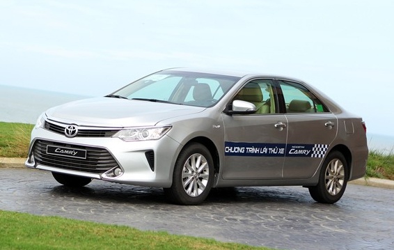 Toyota Camry ha gia gan 100 trieu dong trong thang ngau hinh anh