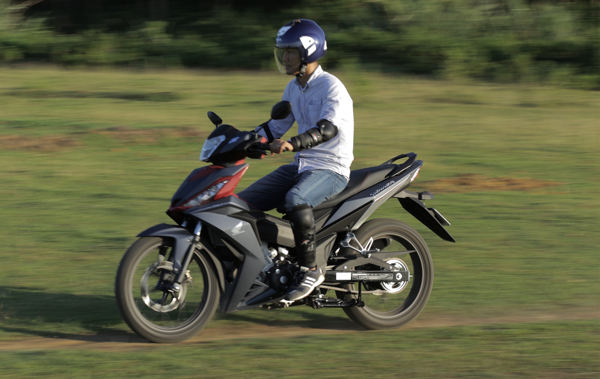 Danh gia Honda Winner 150: Manh o kha nang van hanh hinh anh