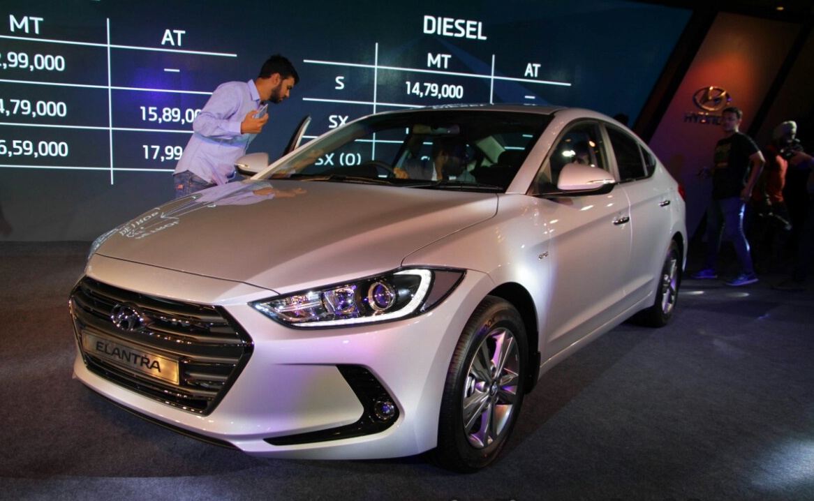 Hyundai Elantra 2016 ra mắt ở Ấn Độ  ảnh 1 Hyundai Elantra 2016 ra mat o An Do anh 1