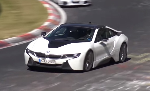 BMW i8 Spyder chay thu nghiem tren duong dua o Duc hinh anh