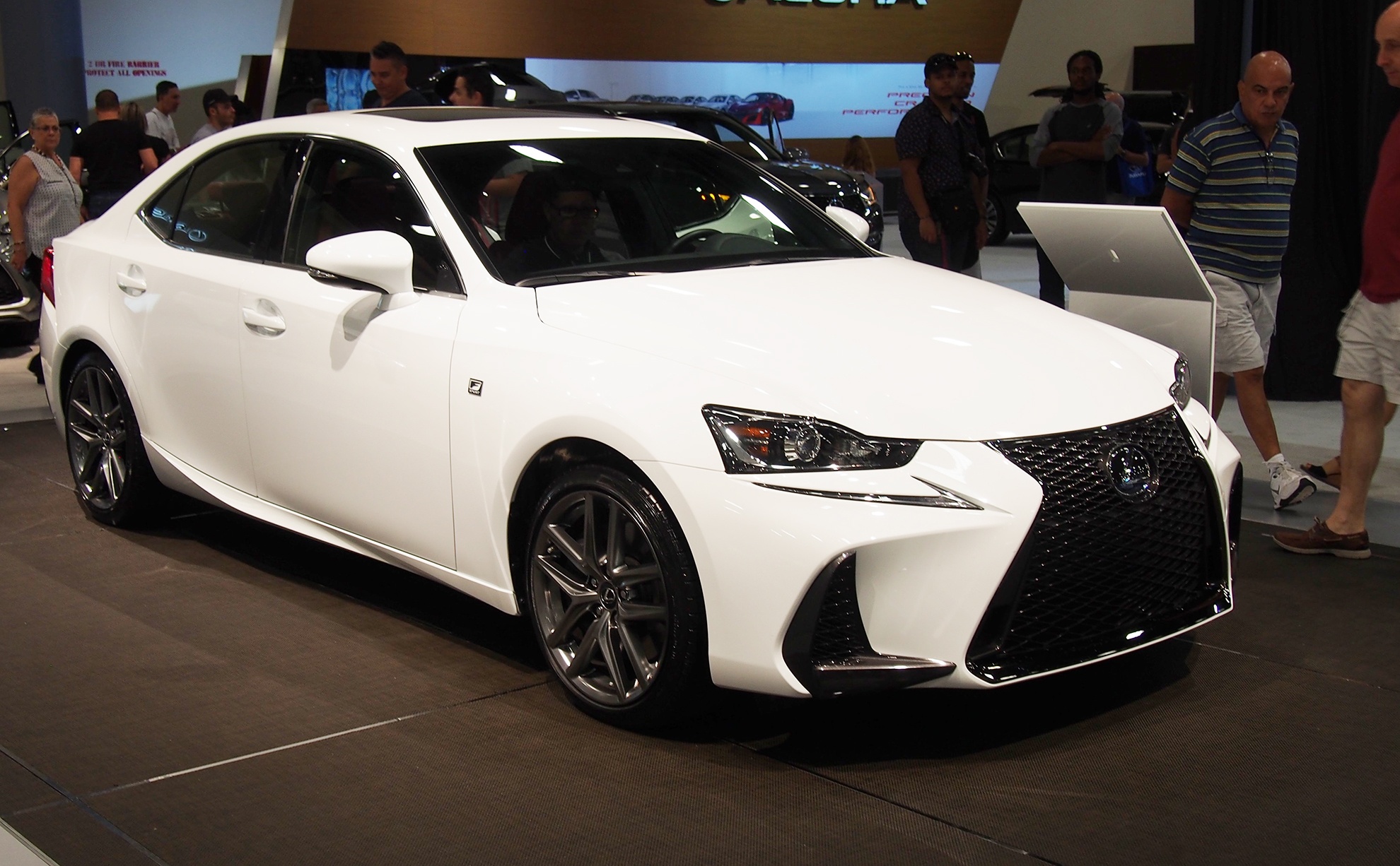 Lexus IS 2017 ra mắt ở Bắc Mỹ ảnh 1 Lexus IS 2017 ra mat o Bac My anh 1