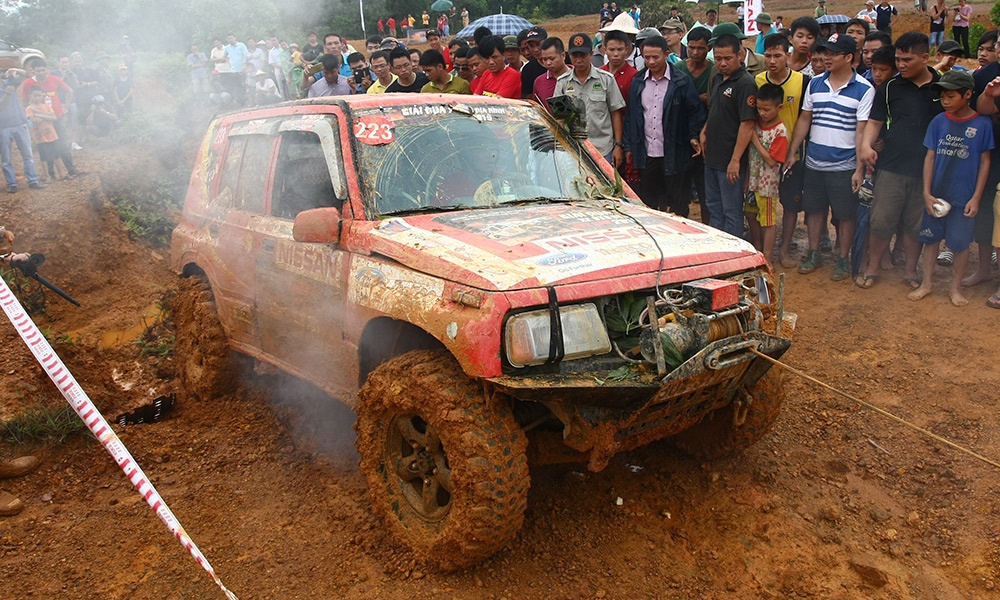 Hon 60 doi tranh tai tai giai dua oto dia hinh Viet Nam 2016 hinh anh