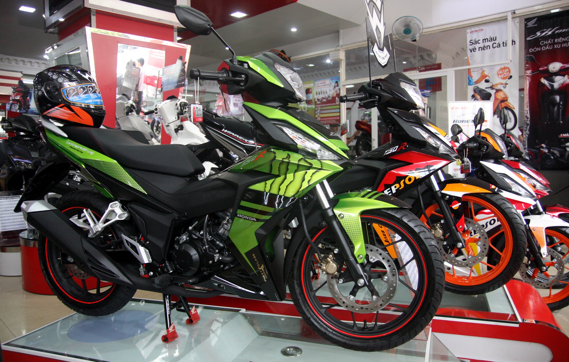 Loat Honda Winner 150 thay tem moi chinh hang o Viet Nam hinh anh