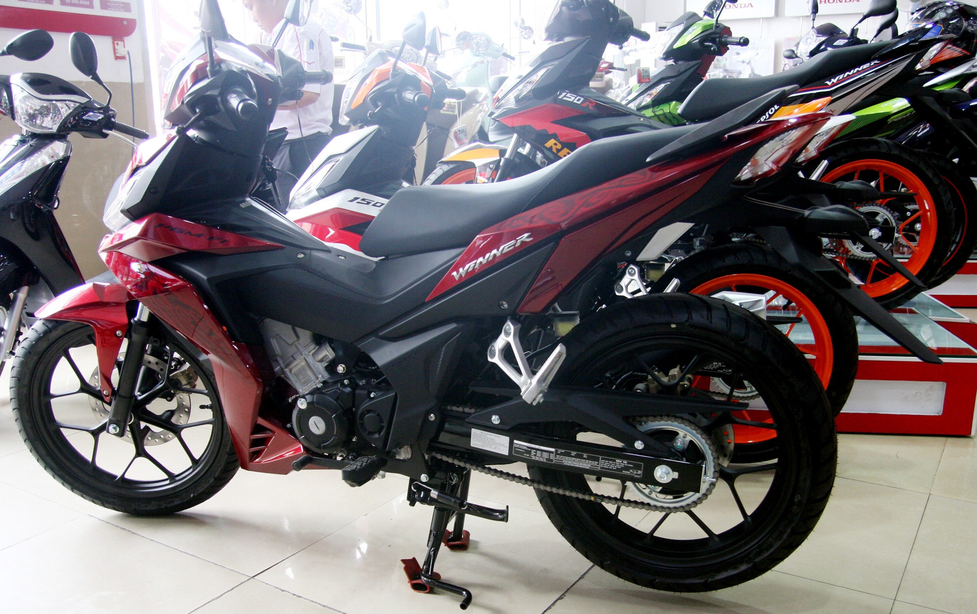 Honda Winner 150 do o Viet Nam anh 2