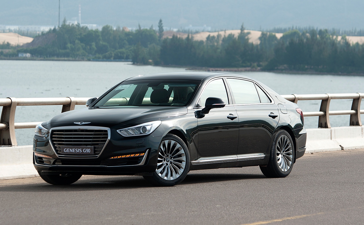 Sedan hang sang Genesis G90 den Viet Nam hinh anh