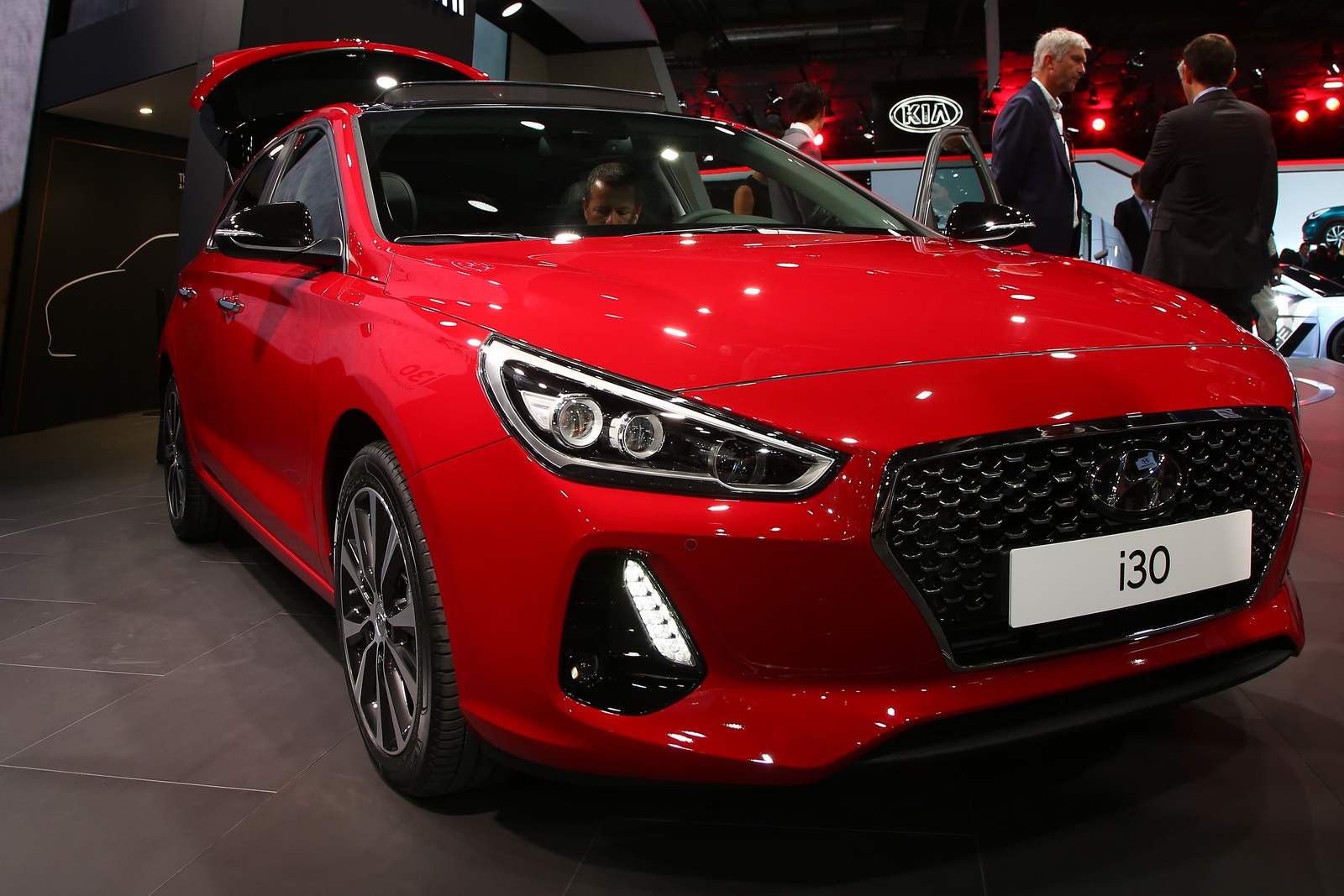 Chi tiet Hyundai i30 2017 vua ra mat o trien lam Paris hinh anh