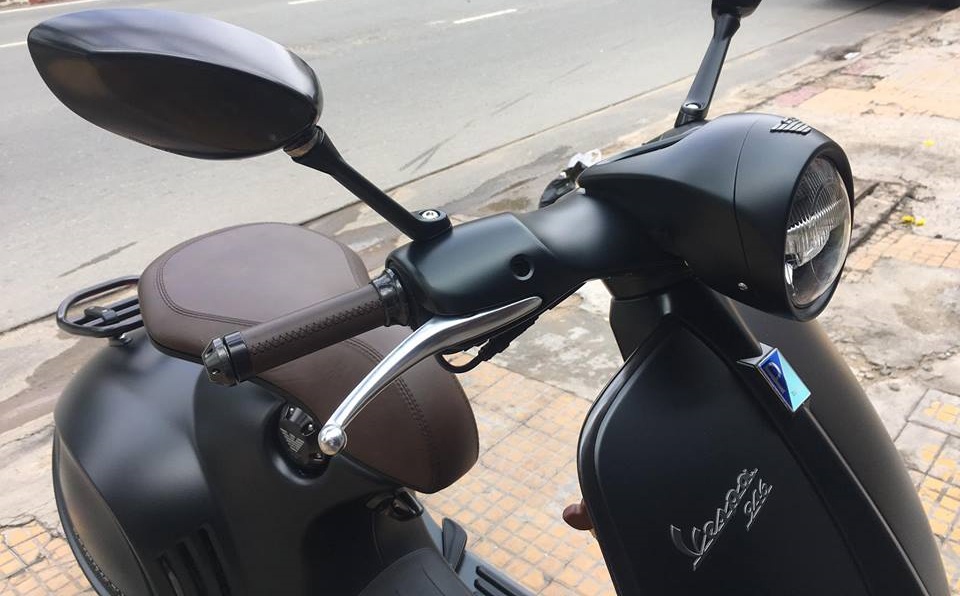 Xe ga Vespa 946 hang doc moi chay 77 km sang tay o Sai Gon hinh anh