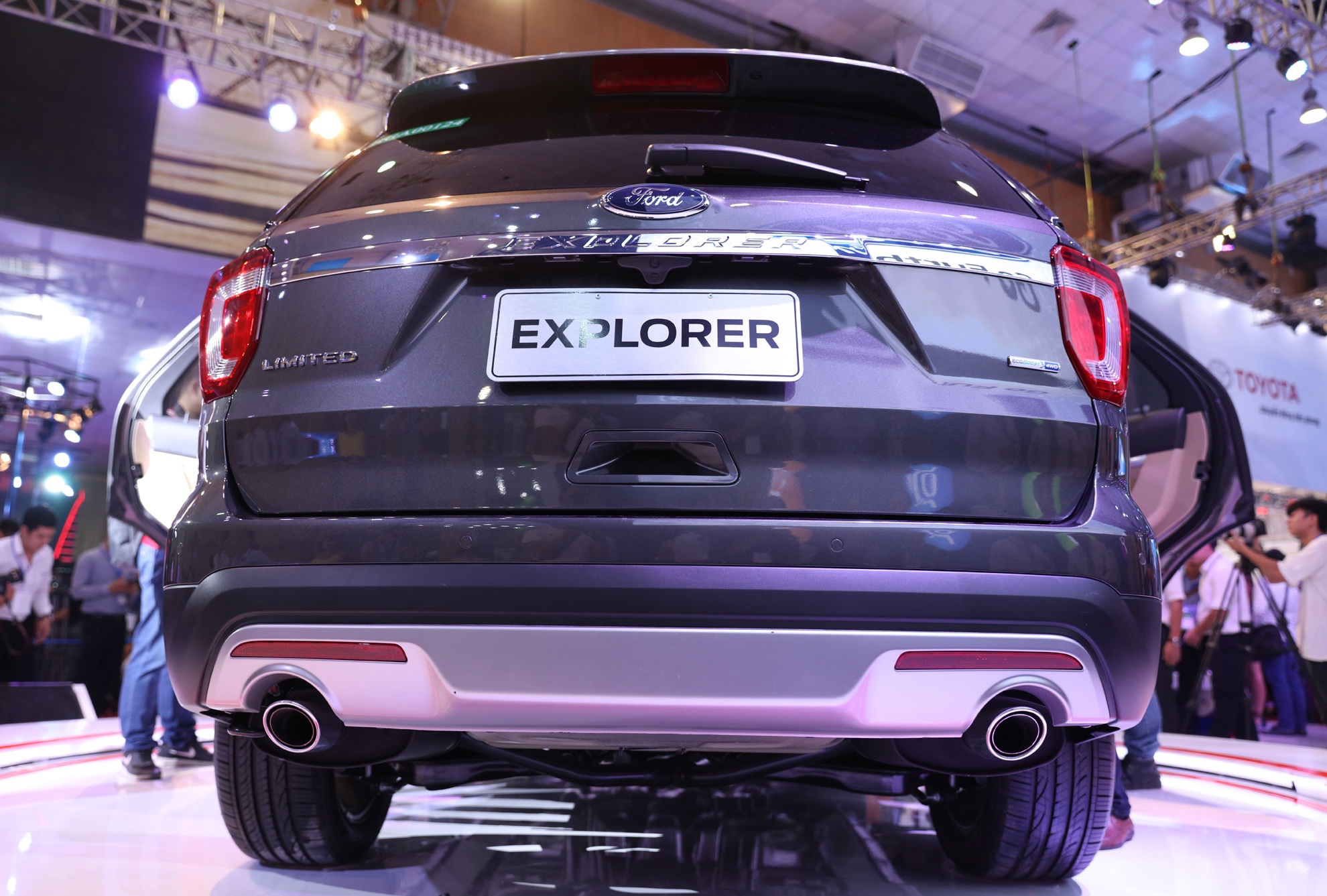 Ford Explorer ban o Viet Nam anh 4