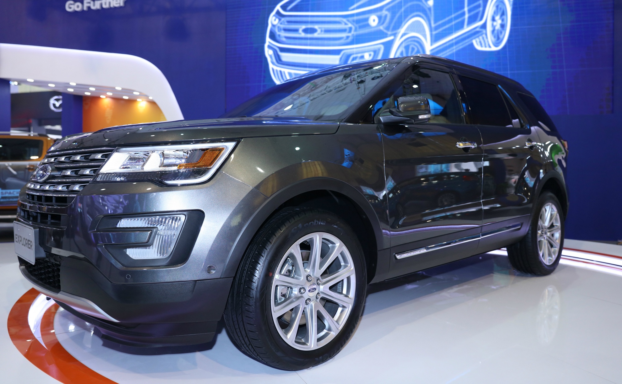 Ford Explorer ban o Viet Nam anh 1
