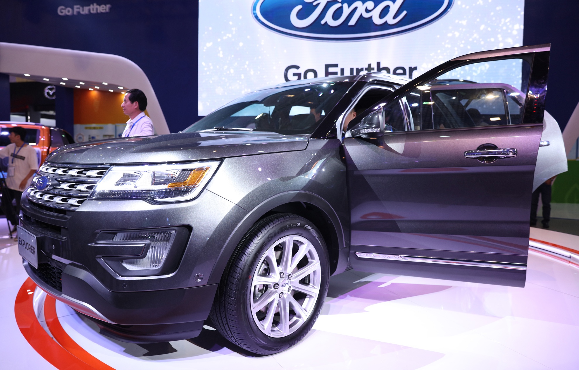 Ford Explorer ban o Viet Nam anh 2