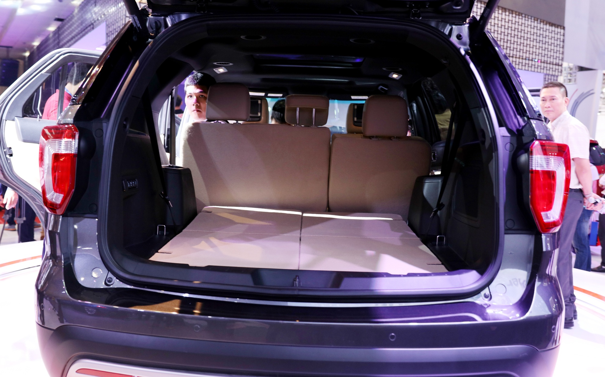 Ford Explorer ban o Viet Nam anh 5