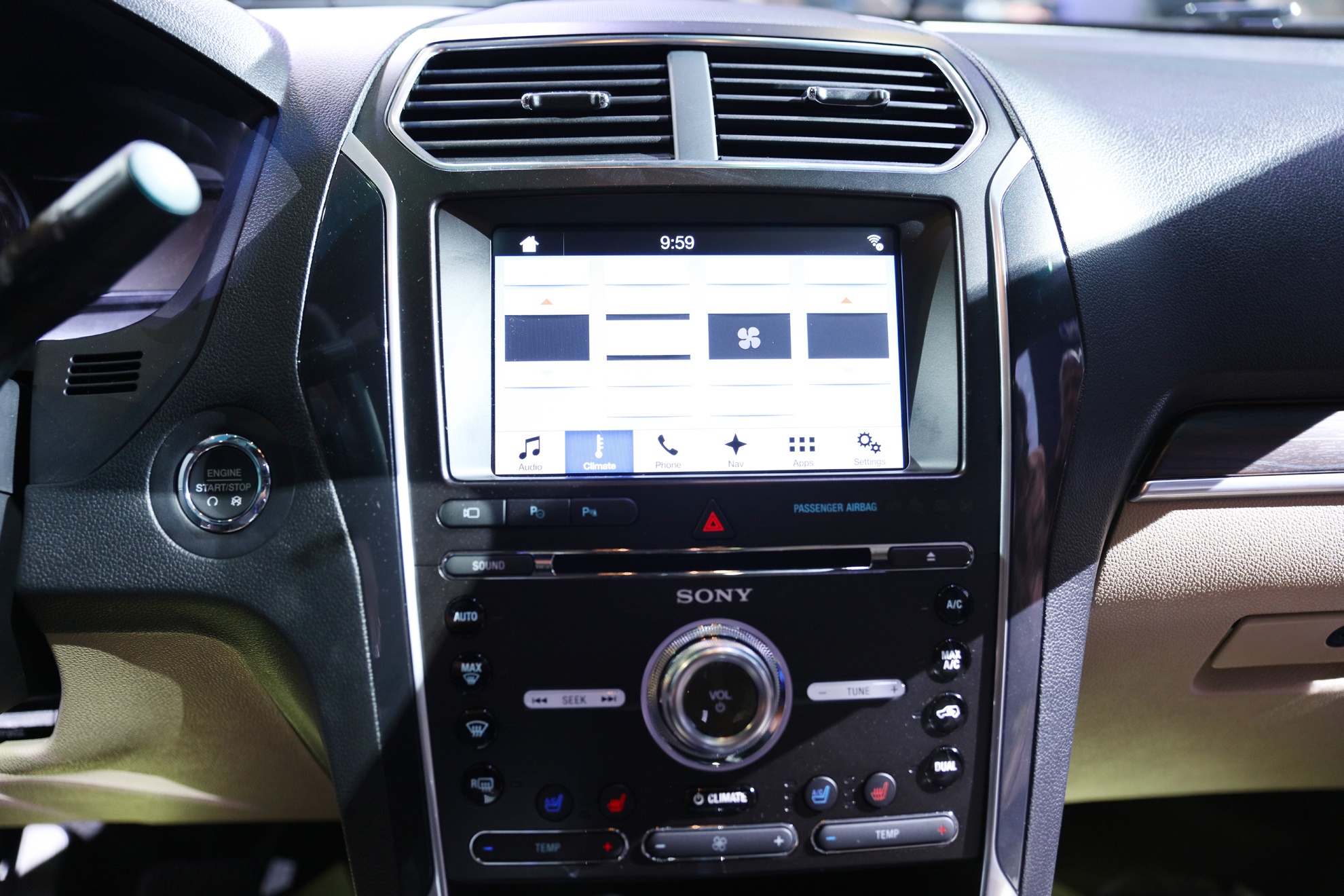 Ford Explorer ban o Viet Nam anh 7