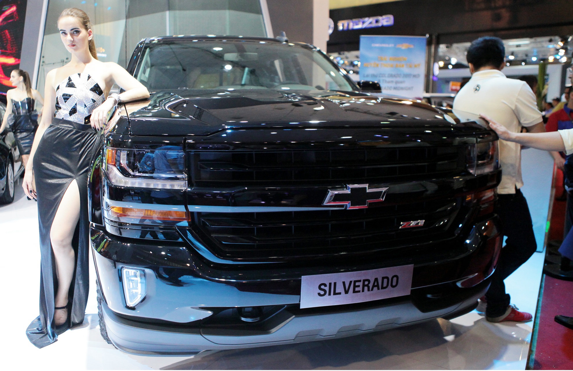 Chevrolet Silverado den Viet Nam anh 1