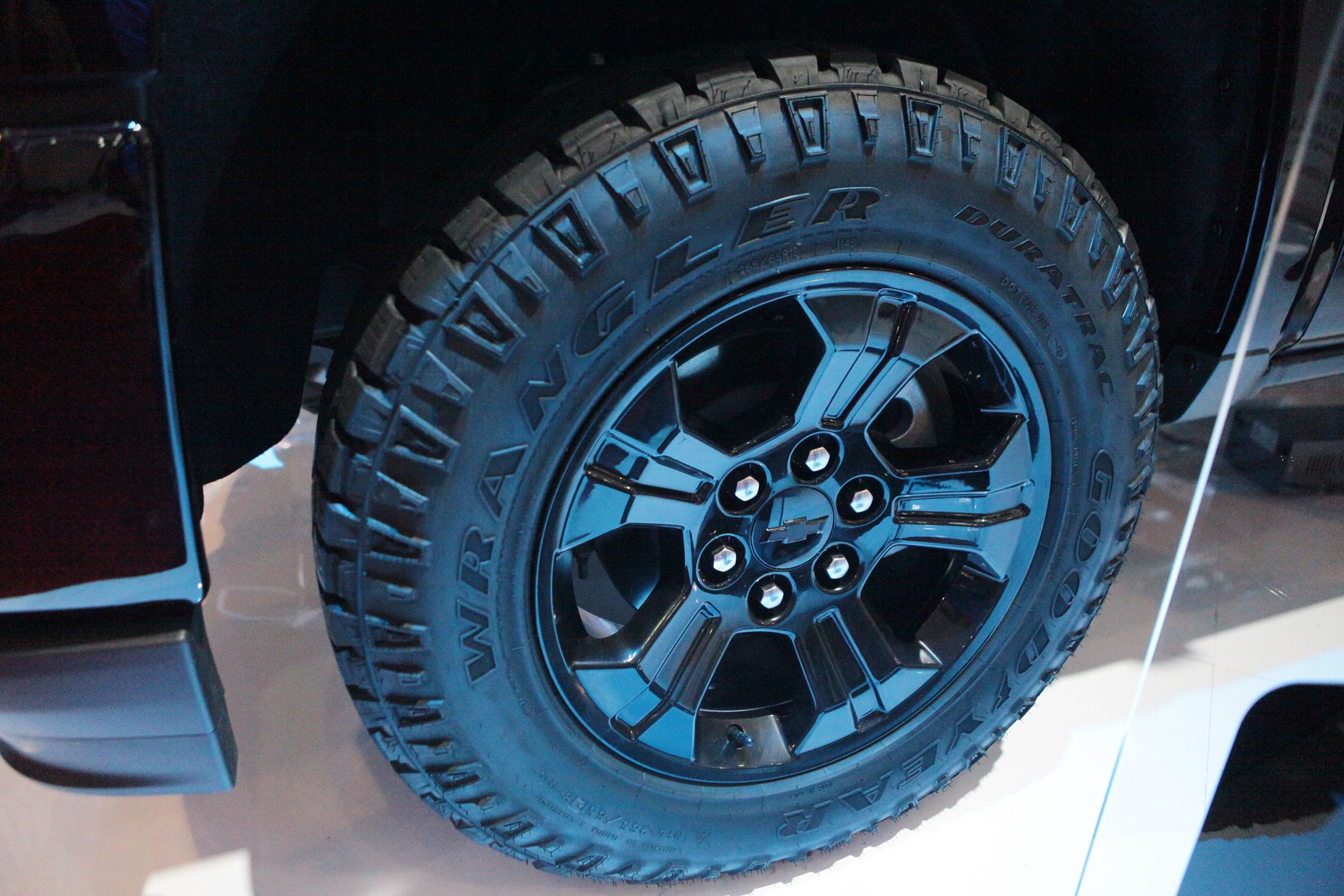 Chevrolet Silverado den Viet Nam anh 4