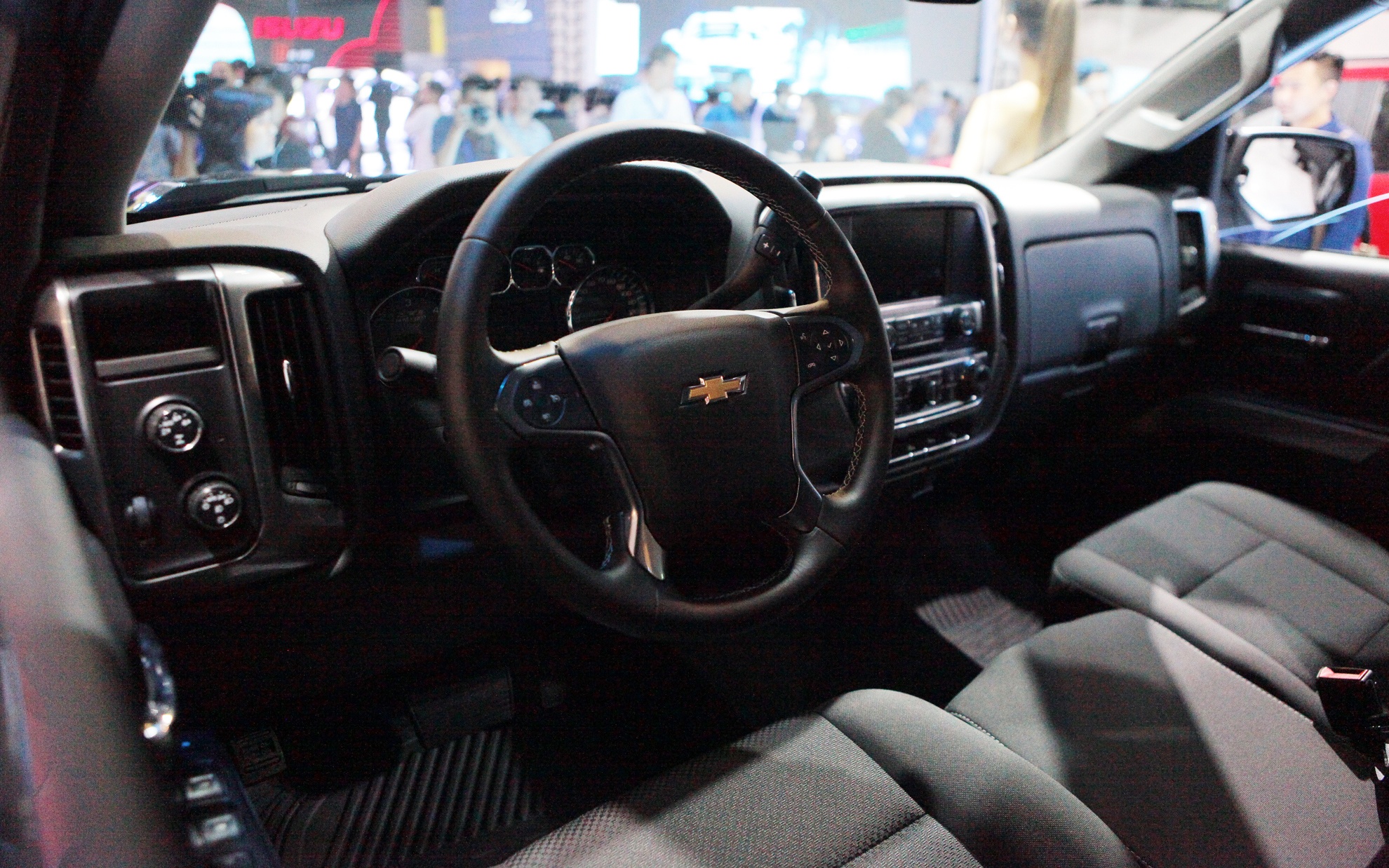 Chevrolet Silverado den Viet Nam anh 5