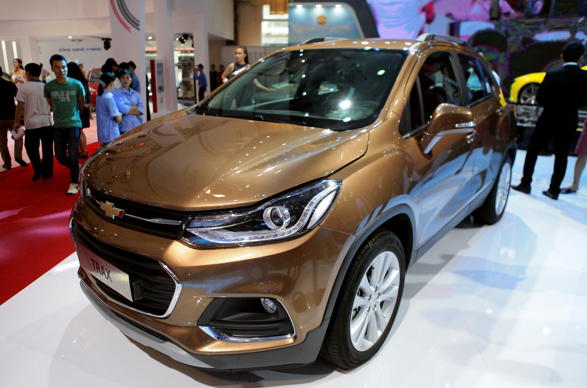 Chevrolet Trax giam 70 trieu dong de keo khach hinh anh