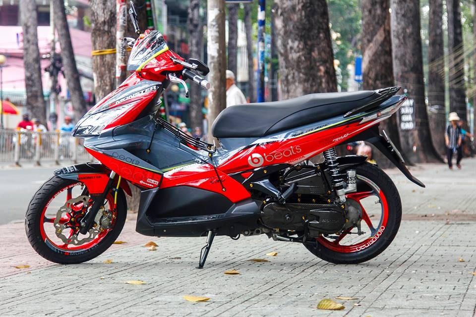 Honda Air Blade 110 son dan vo phong cach tai nghe Beats hinh anh