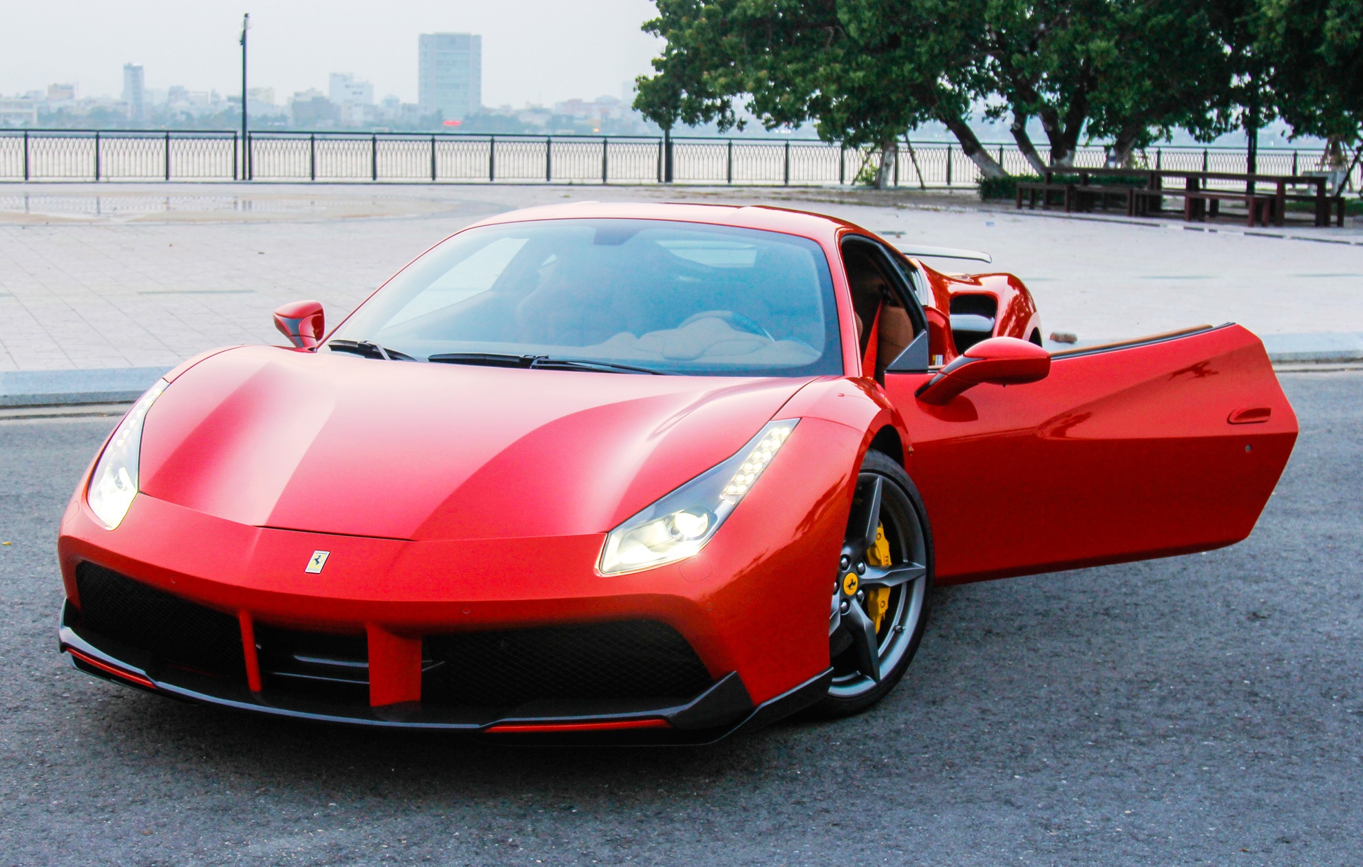 Ferrari 488 GTB do o Da Nang anh 1