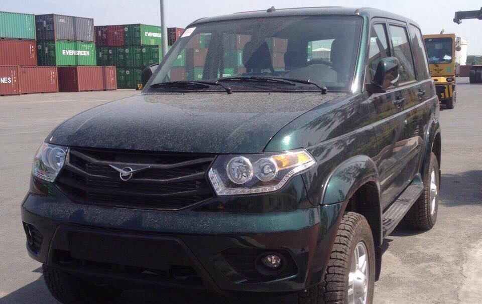 Anh thuc te 3 mau UAZ vua cap cang Hai Phong hinh anh