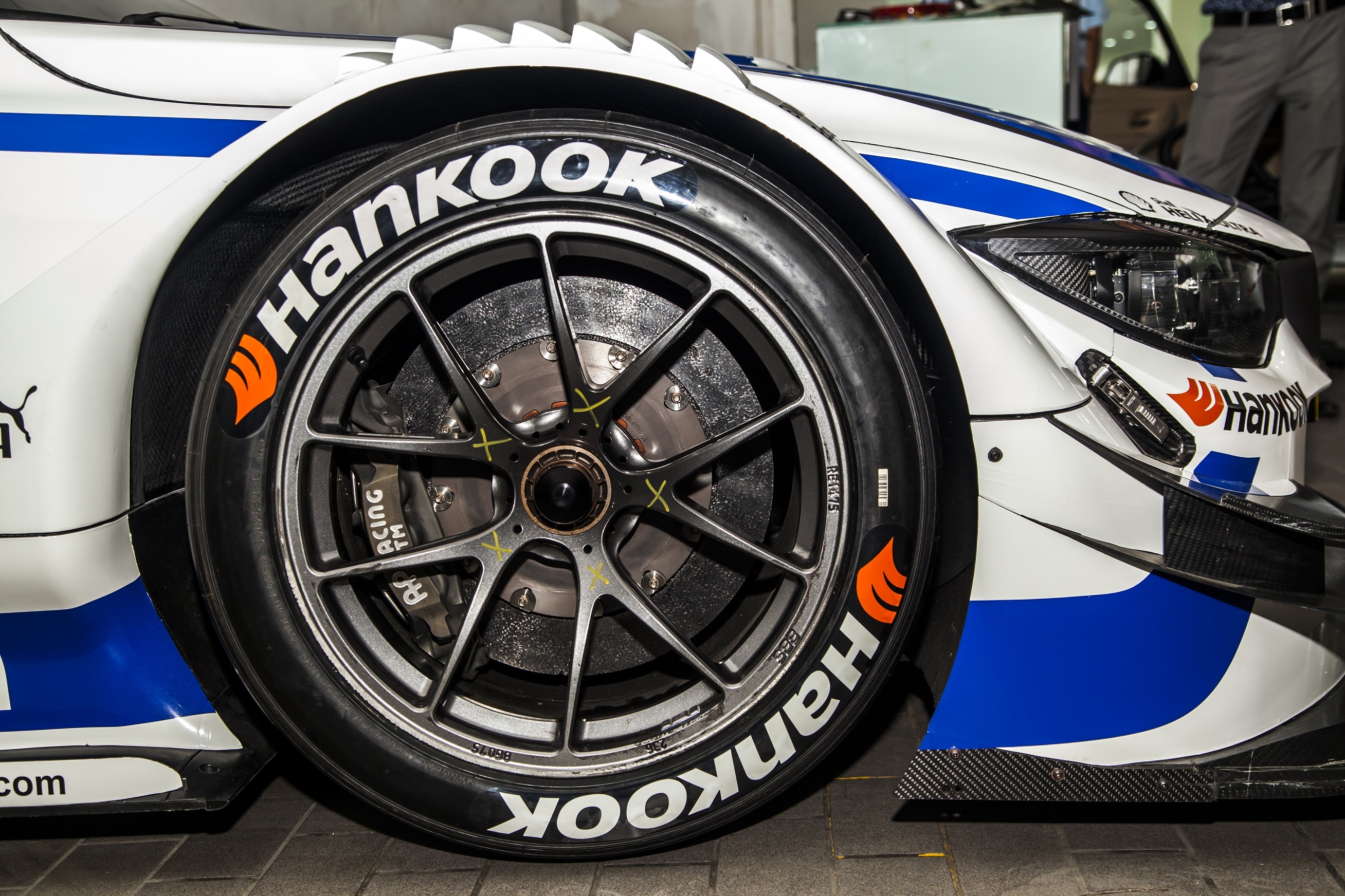 Anh xe dua BMW o Viet Nam anh 4