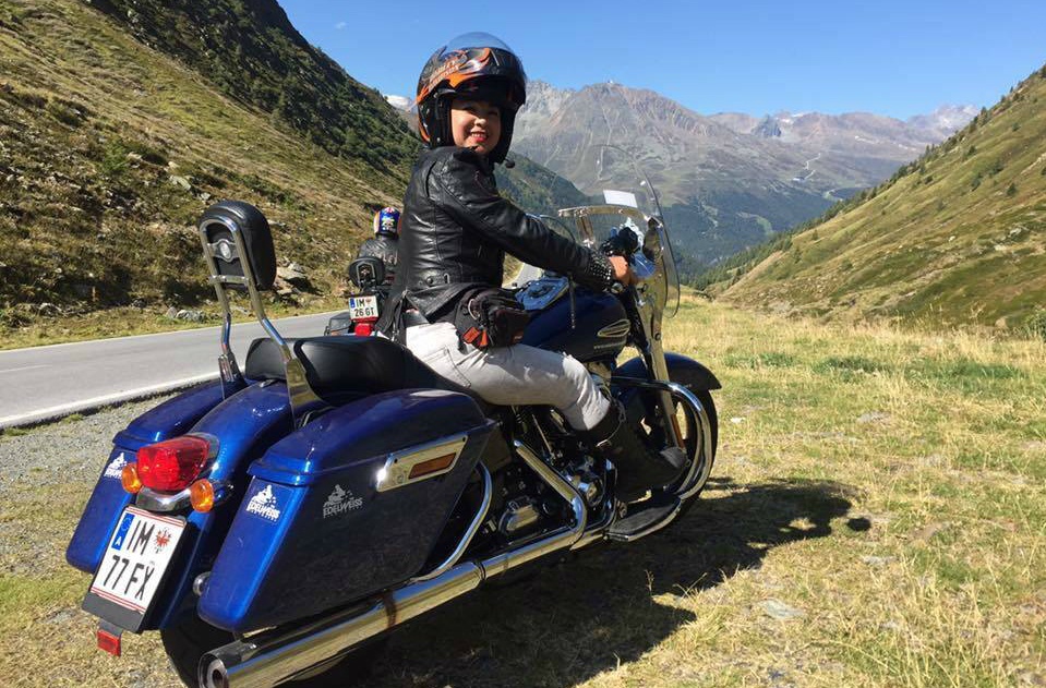 Nu biker Viet chay moto hon 3.000 km qua 5 nuoc chau Au hinh anh