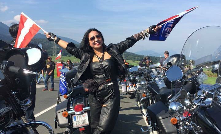 Nu biker Viet chay xuyen chau Au anh 2