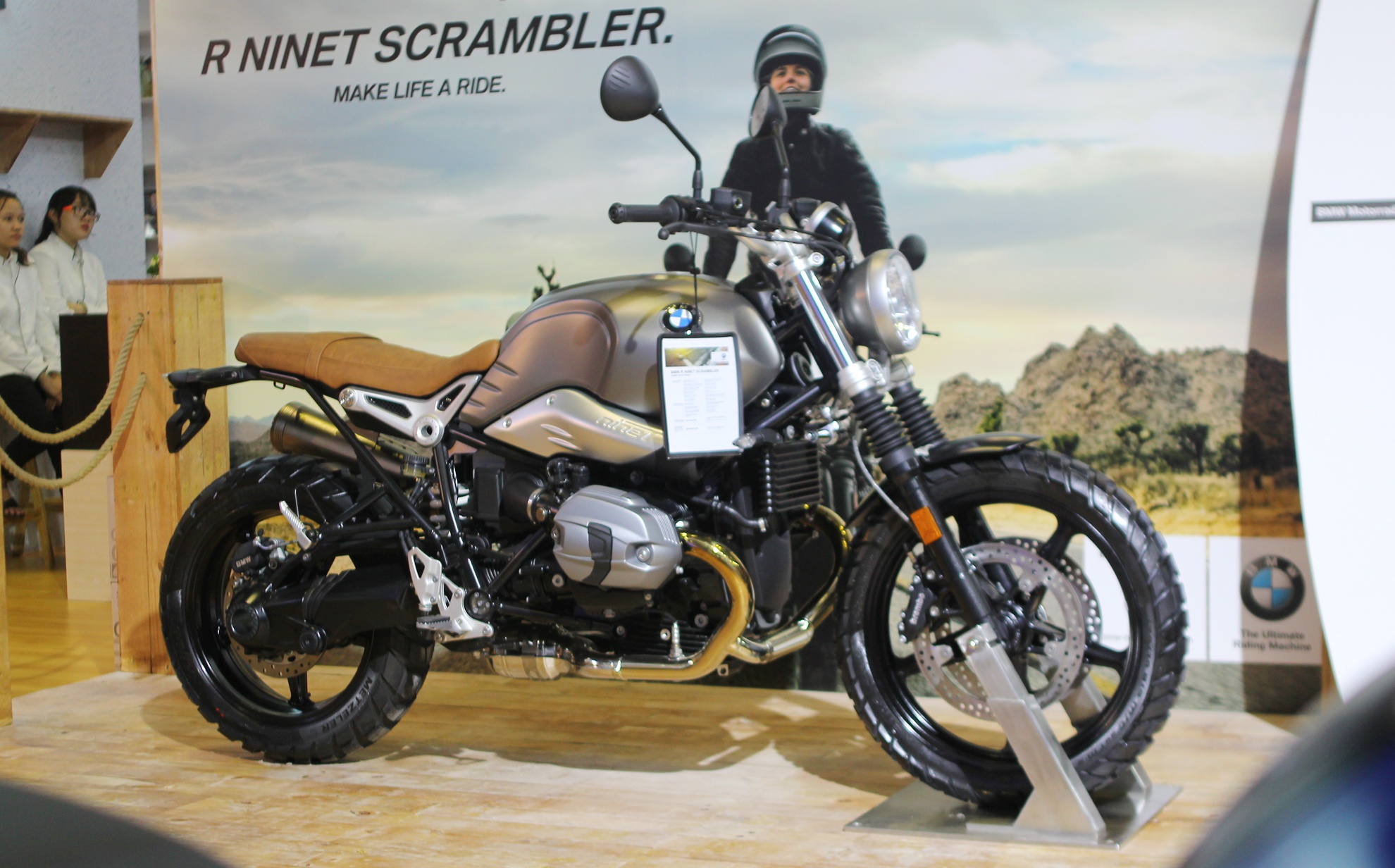 BMW RnineT Scrambler ra mat o Viet Nam voi gia 568 trieu hinh anh
