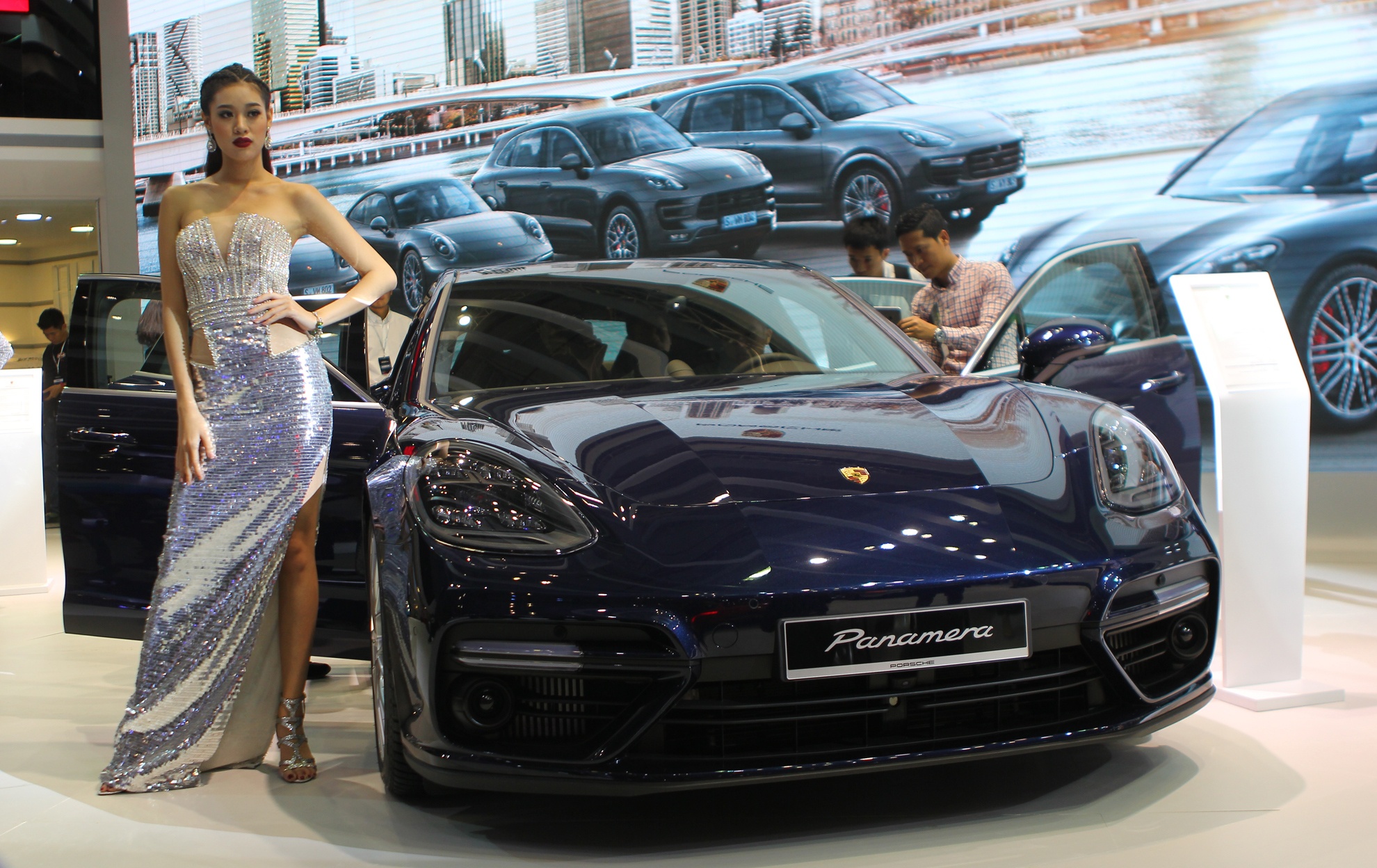 Anh thuc te Porsche Panamera Turbo 2017 vua ra mat o VN hinh anh