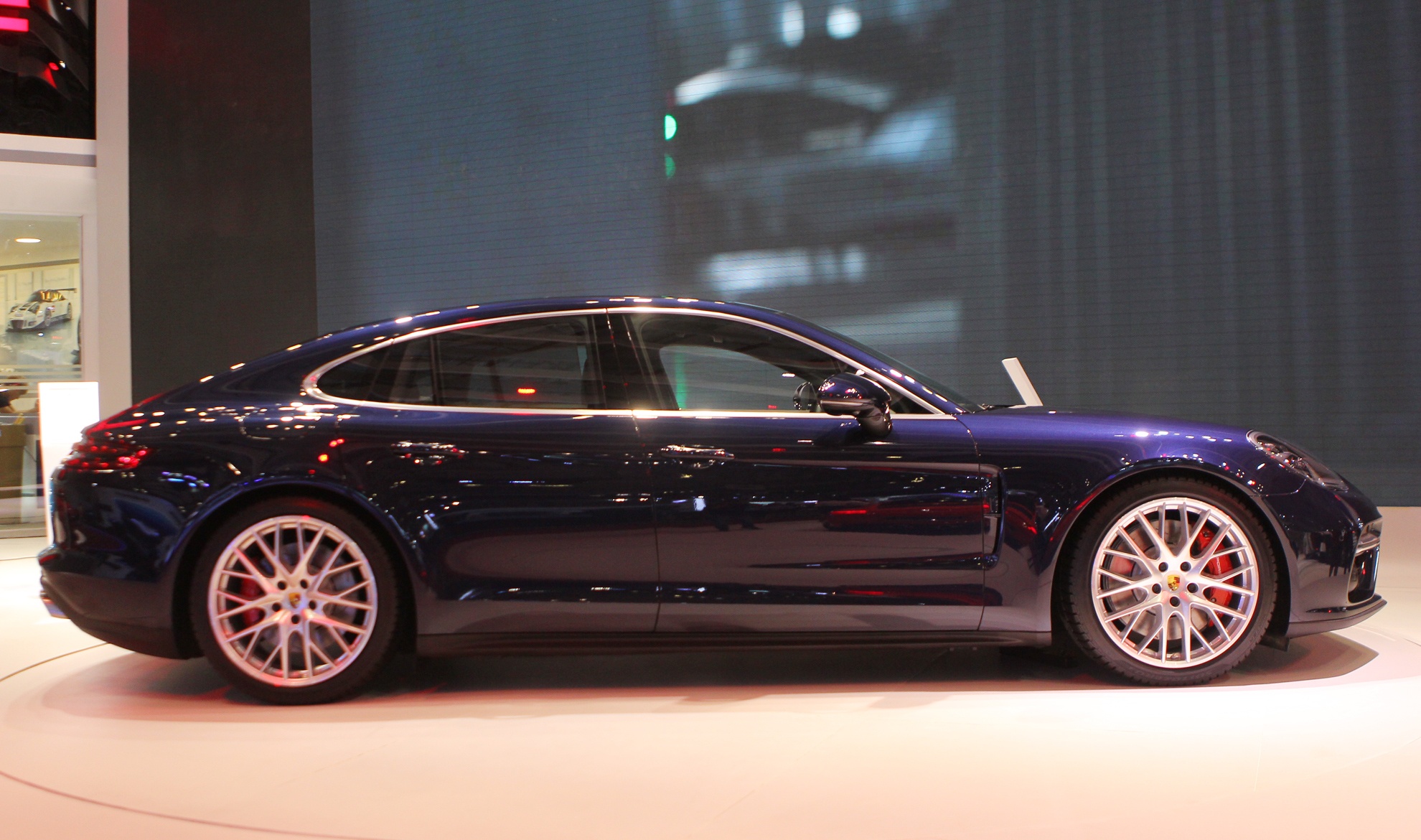 Porsche Panamera Turbo 2017 o Viet Nam anh 12