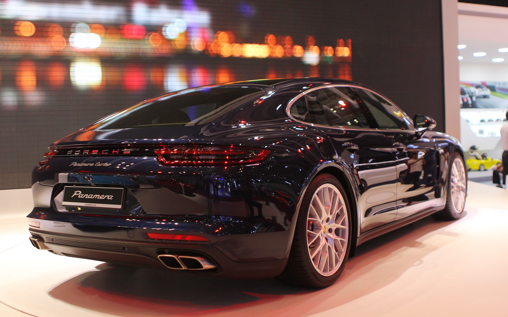 Porsche Panamera Turbo 2017 o Viet Nam anh 11