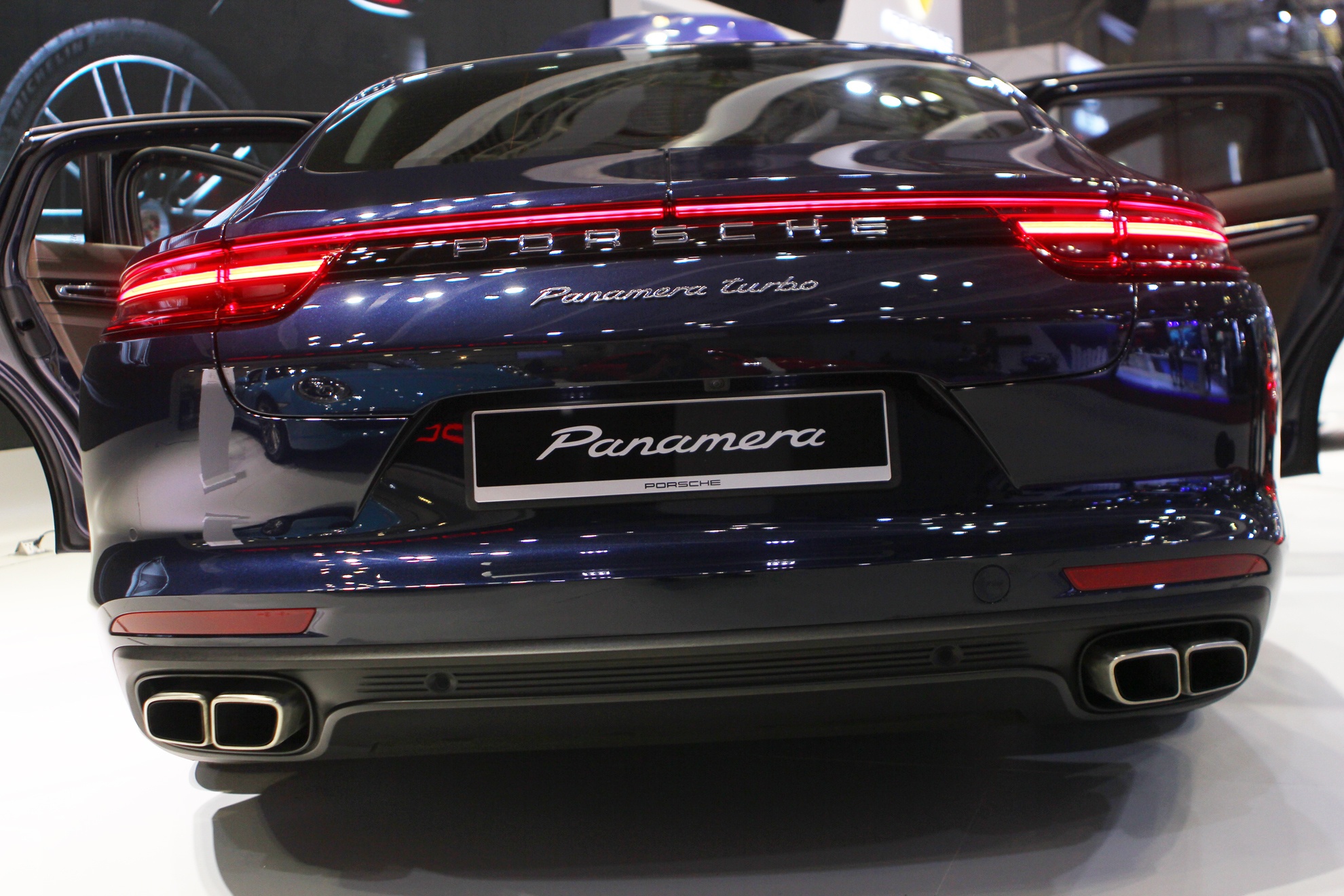Porsche Panamera Turbo 2017 o Viet Nam anh 6