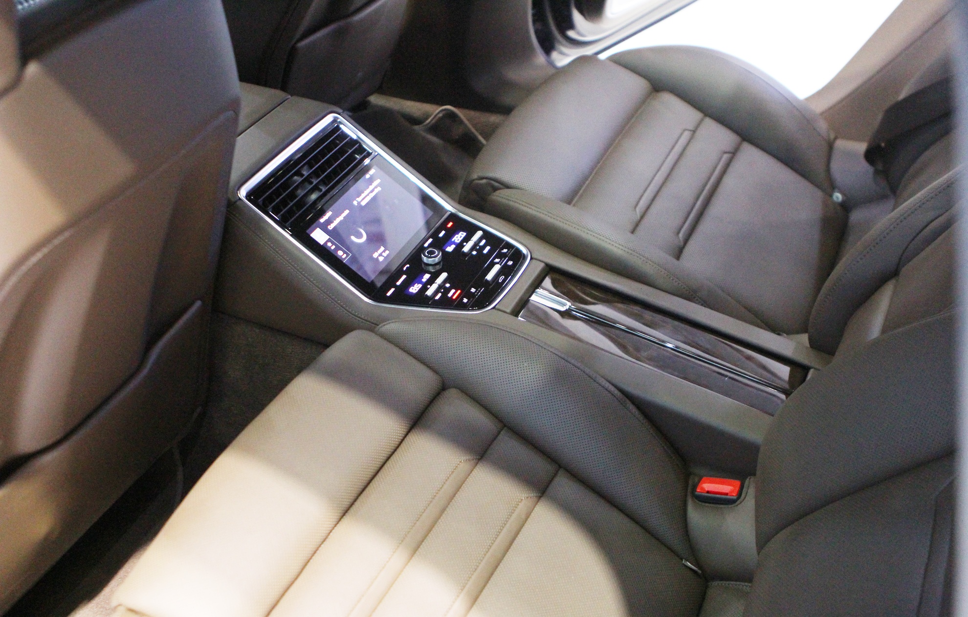 Porsche Panamera Turbo 2017 o Viet Nam anh 8