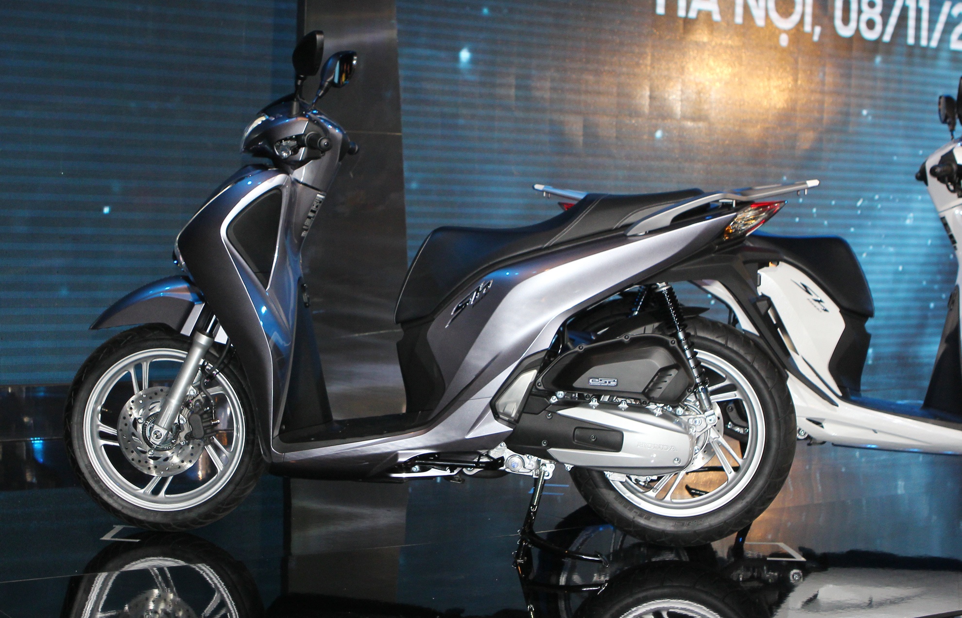 Honda SH 2017 ra mat gia 68 trieu, ban ABS 76 trieu dong hinh anh
