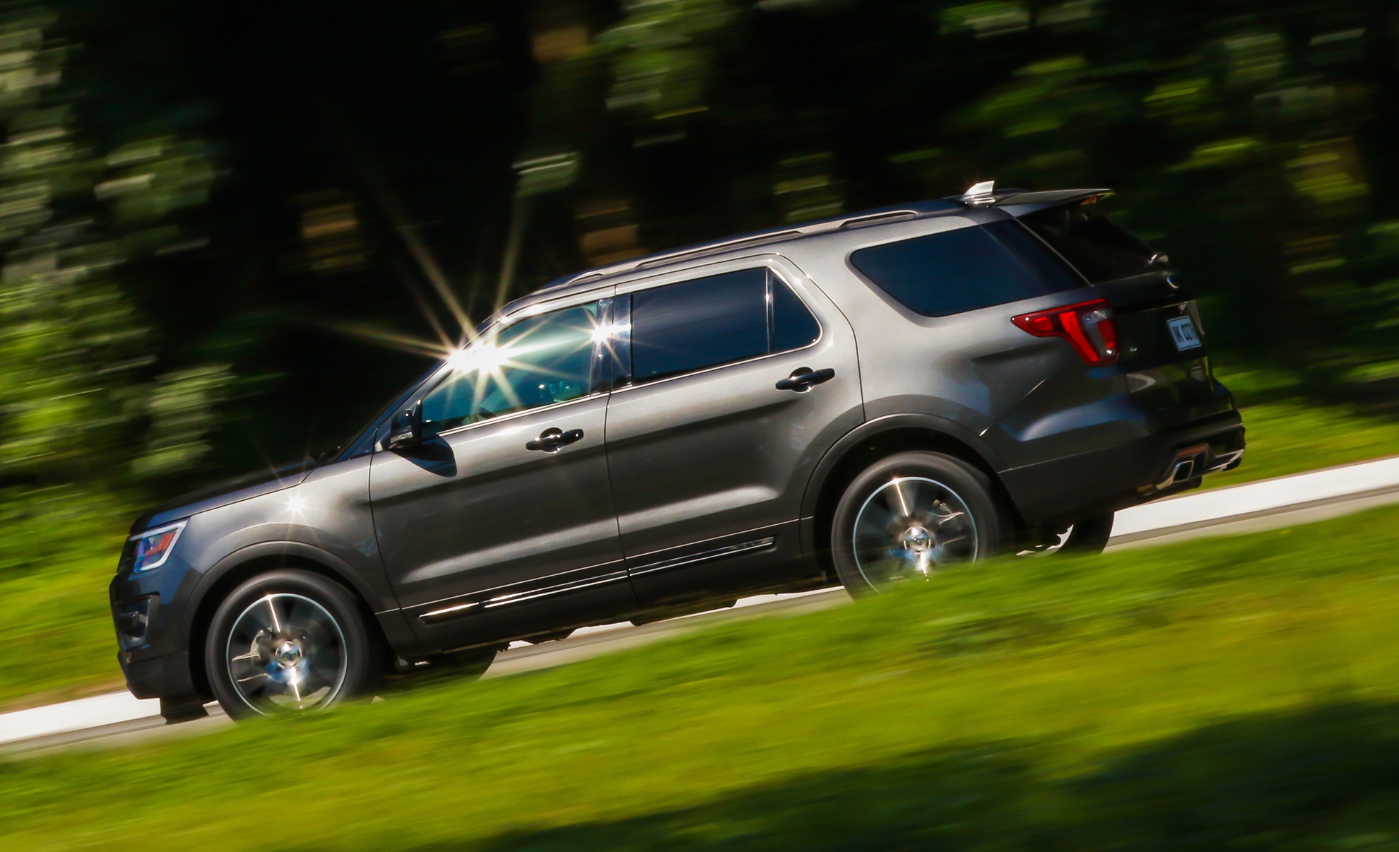 Xe the thao da dung cua Ford anh 4