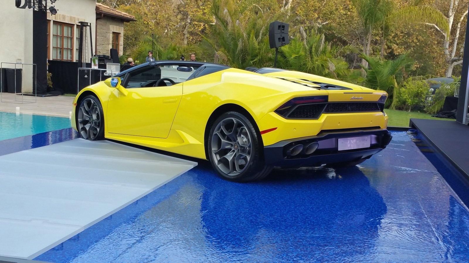 Chi tiet Lamborghini Huracan LP580-2 Spyder hinh anh