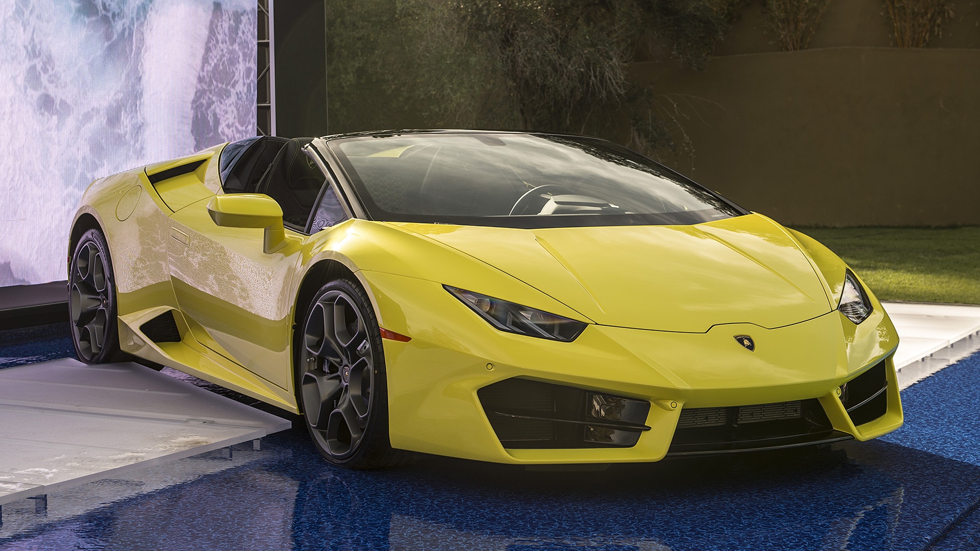 Lamborghini Huracan LP580-2 Spyder ra mat anh 1
