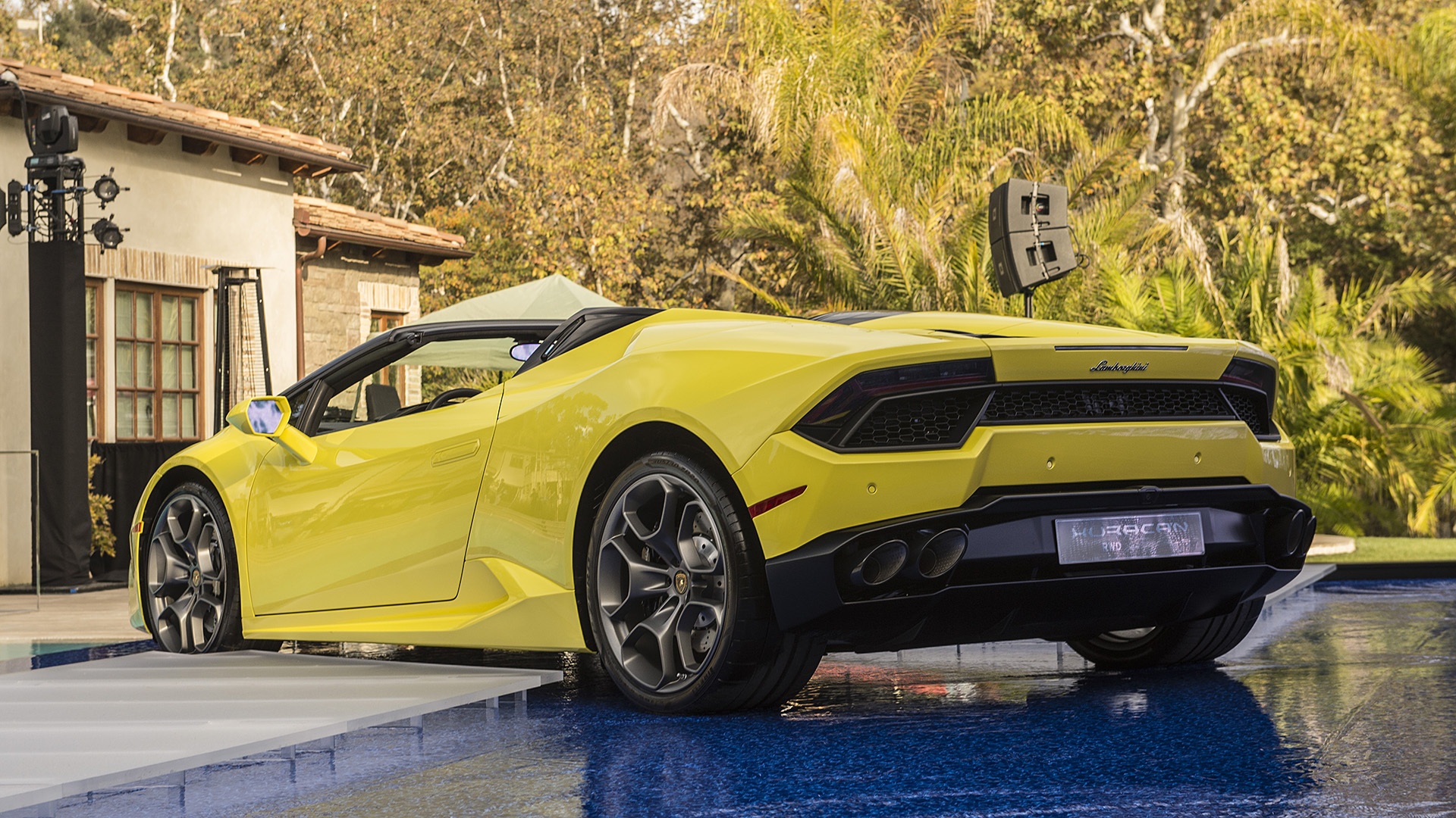 Lamborghini Huracan LP580-2 Spyder ra mat anh 2