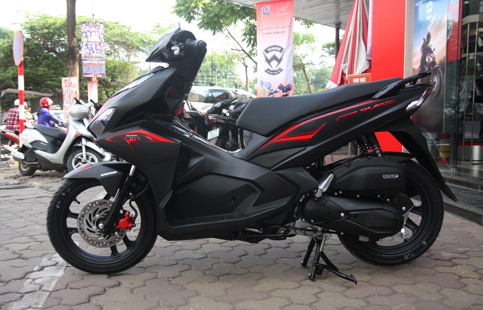 Anh Honda Air Blade 125 mau den mo gia 40 trieu vua len ke hinh anh