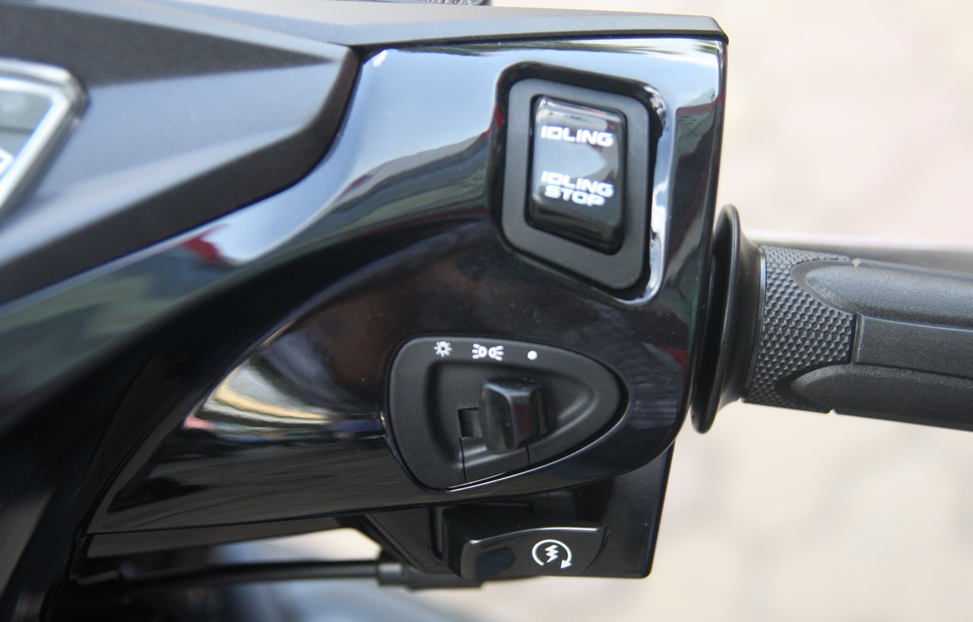 Honda Air Blade 125 mau den mo ra mat anh 8