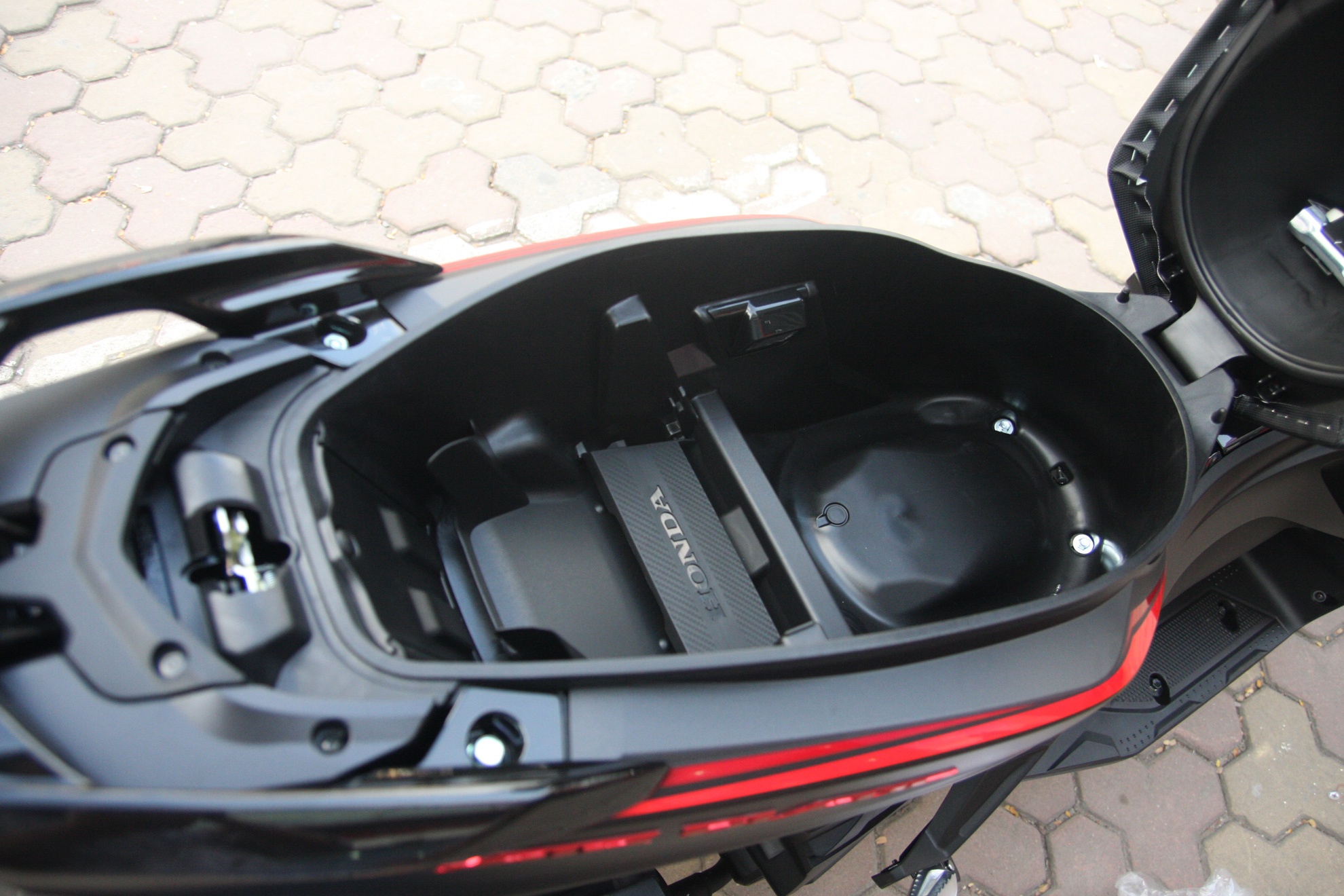 Honda Air Blade 125 mau den mo ra mat anh 10