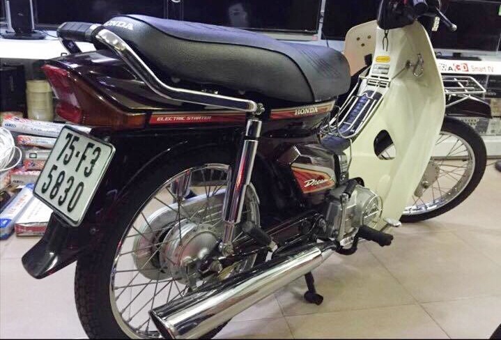 Anh Honda Dream II hang hiem 140 trieu chua ban o Sai Gon hinh anh