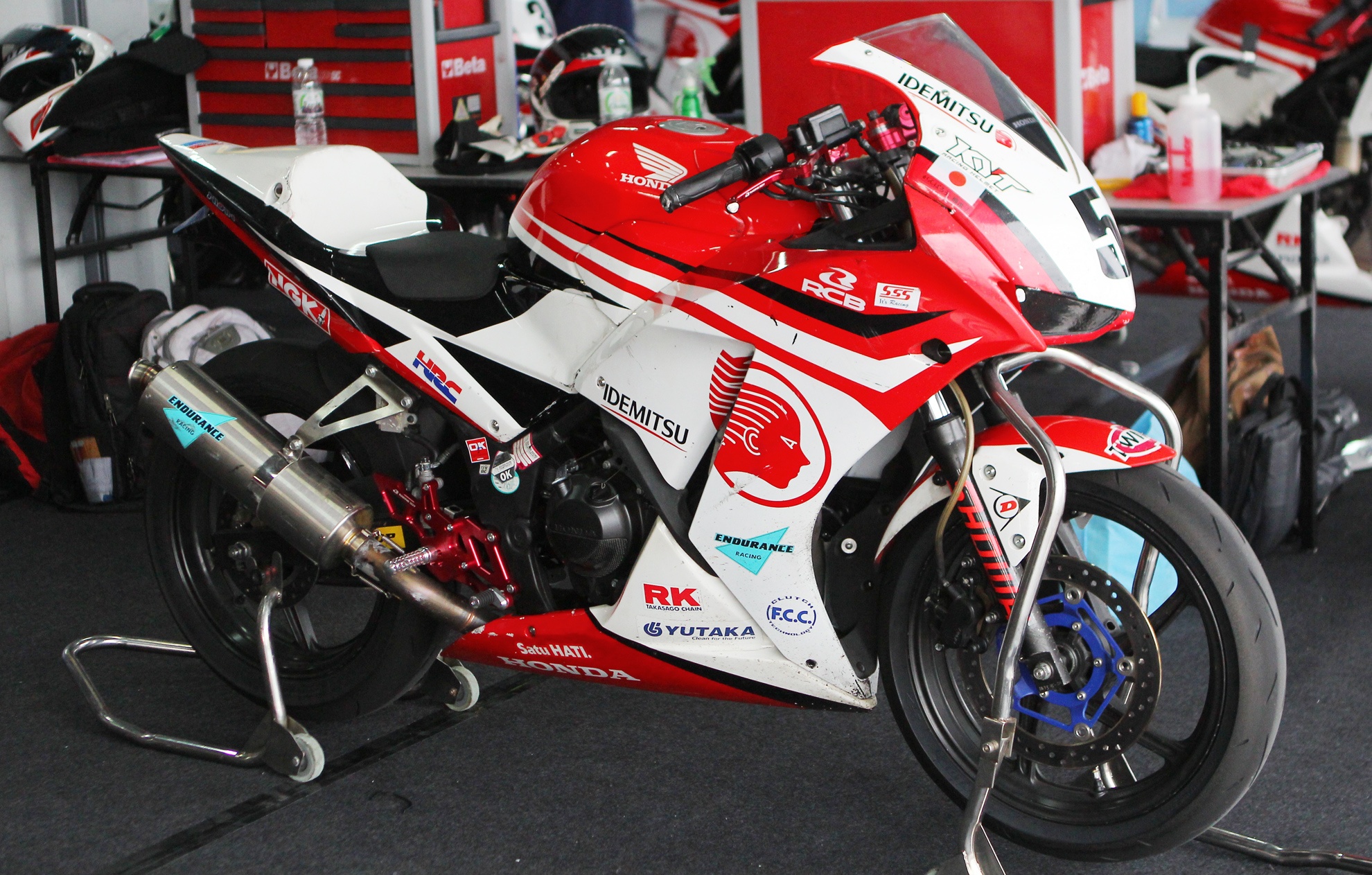 Cận cảnh xe đua Honda CBR250R ảnh 5 Can canh xe dua Honda CBR250R anh 5