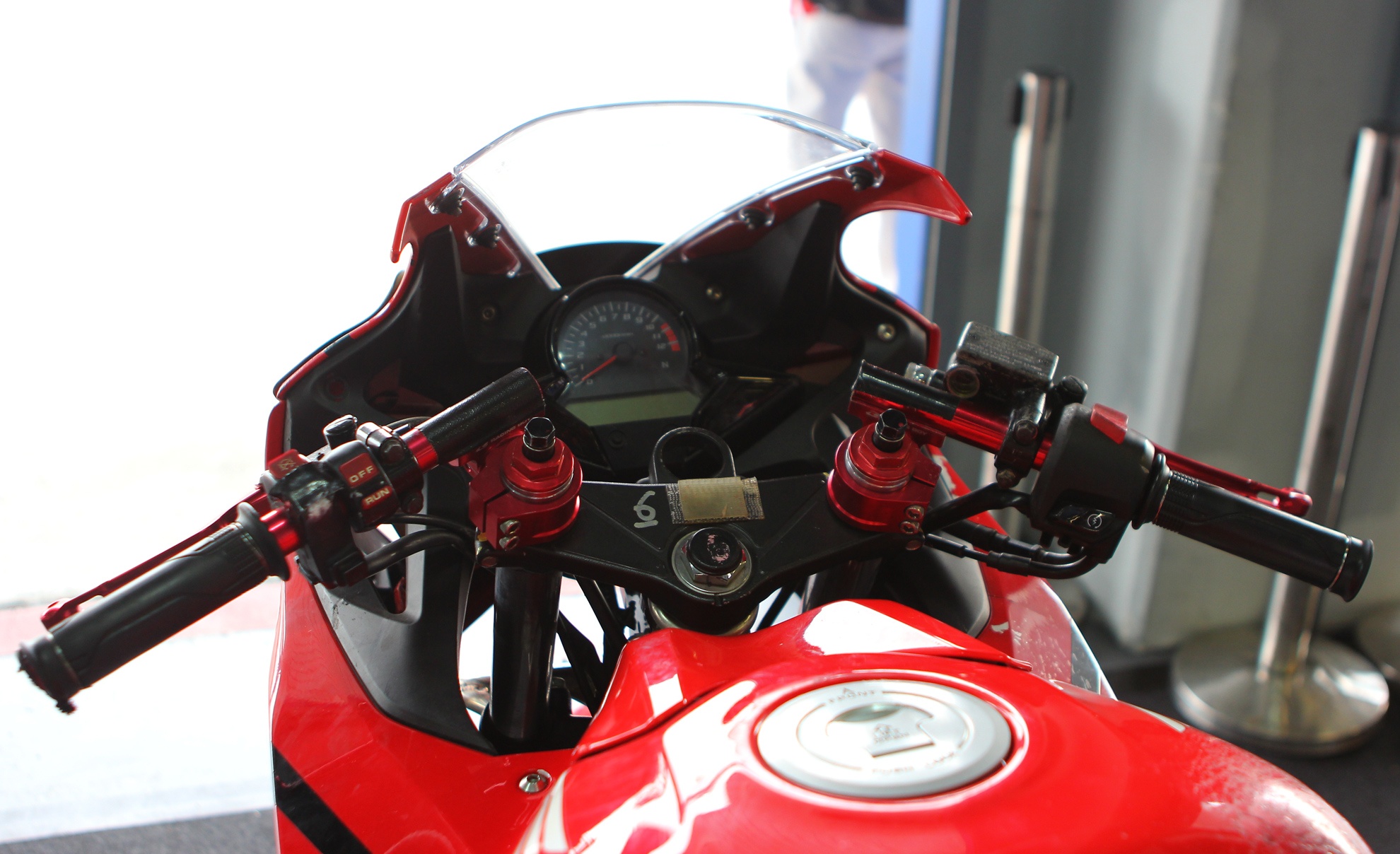 Cận cảnh xe đua Honda CBR250R ảnh 6 Can canh xe dua Honda CBR250R anh 6