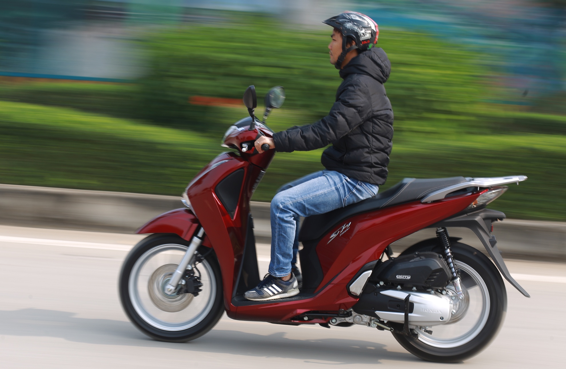 Danh gia Honda SH 2017: Thiet ke dep, tien ich nhung gia cao hinh anh