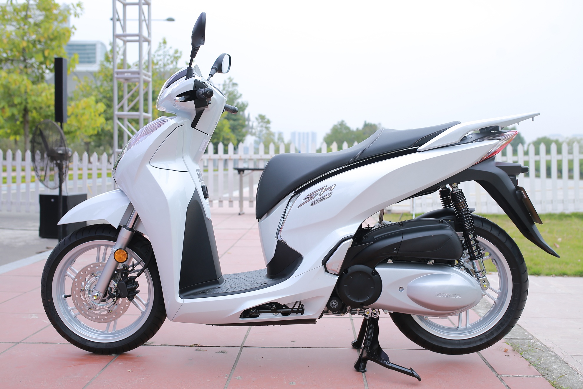 Anh Honda SH 300i ABS o Viet Nam anh 1