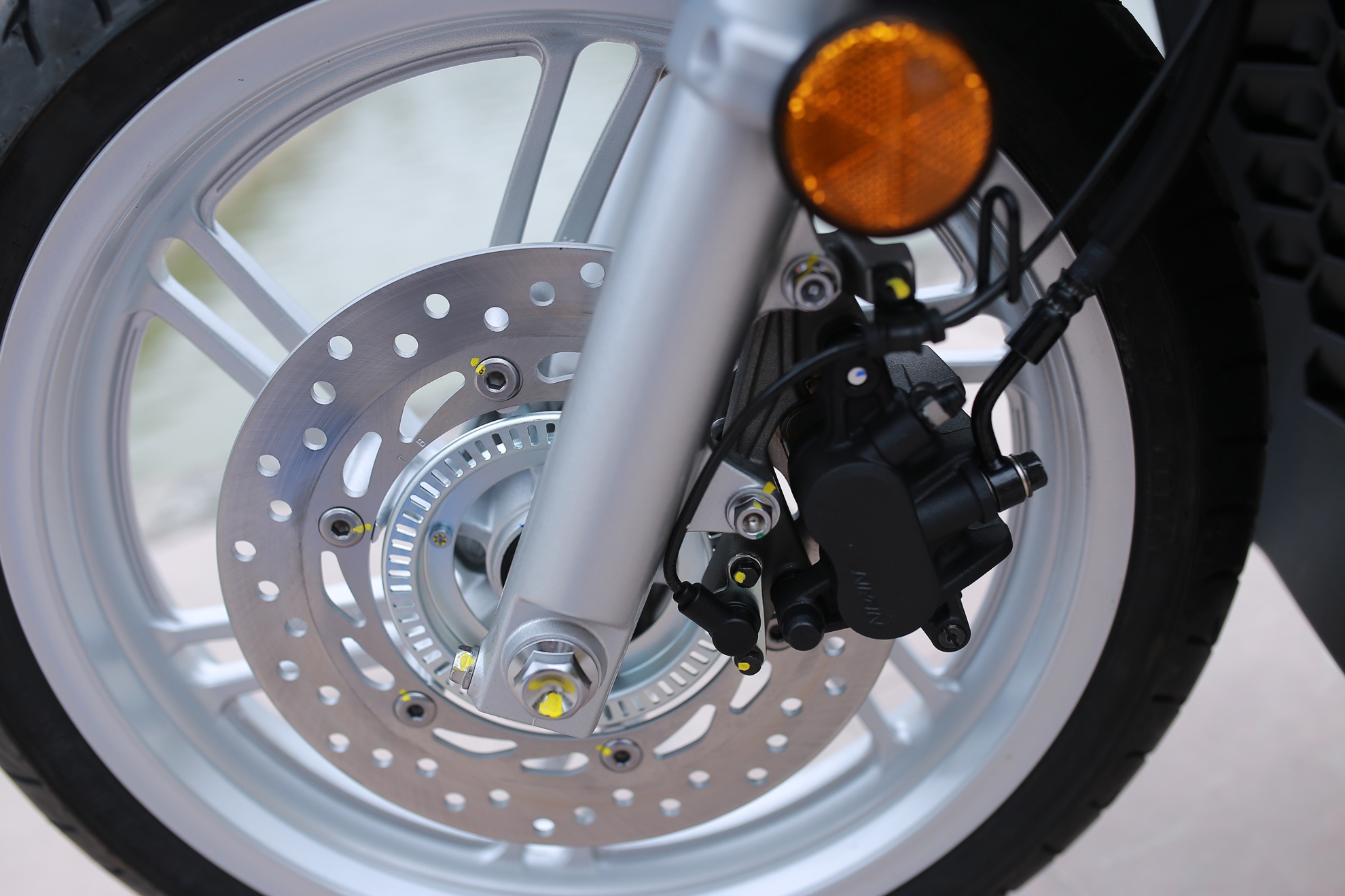 Honda SH 300i ABS mau xam den o Viet Nam anh 6