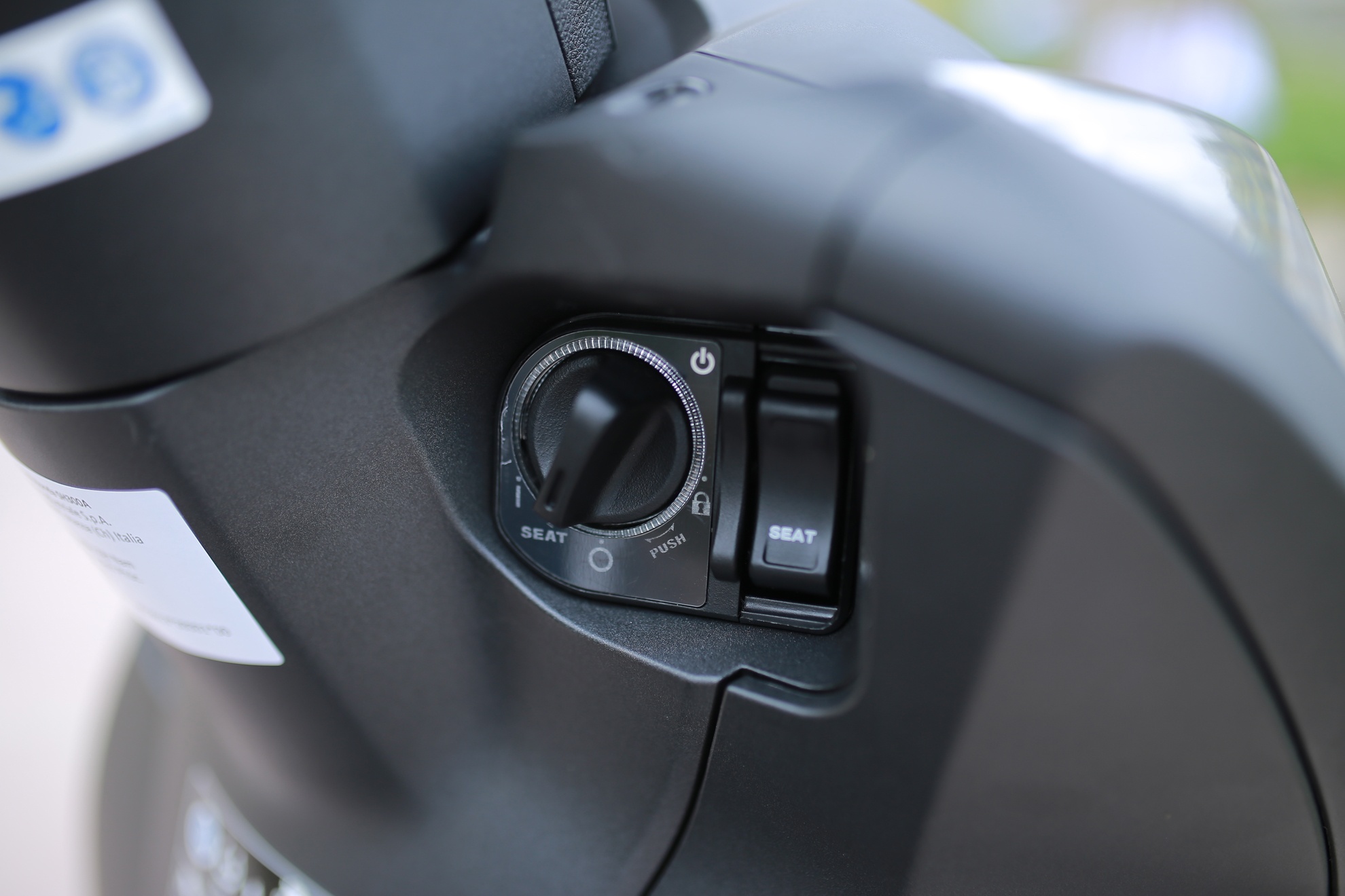 Honda SH 300i ABS mau xam den o Viet Nam anh 5