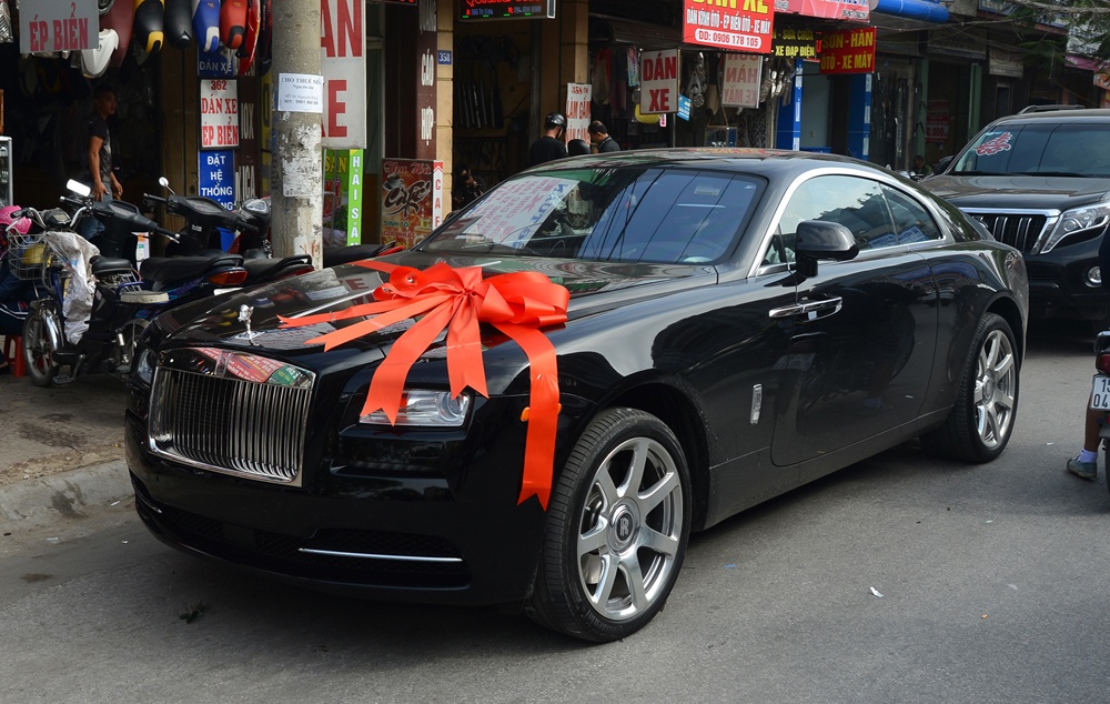 Rolls-Royce dai gia tang Hoa hau Thu Ngan hon 30 ty dong hinh anh